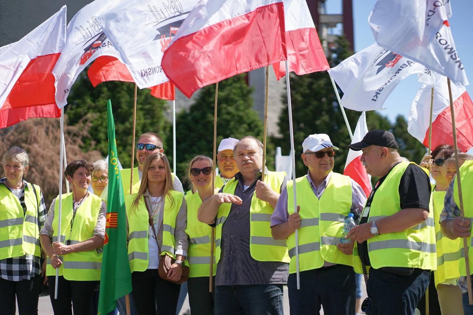 Zdjęcie w galerii na portalu naszraciborz.pl: Pracownicy Agromaxu protestowali w Częstochowie wiadomości z regionu