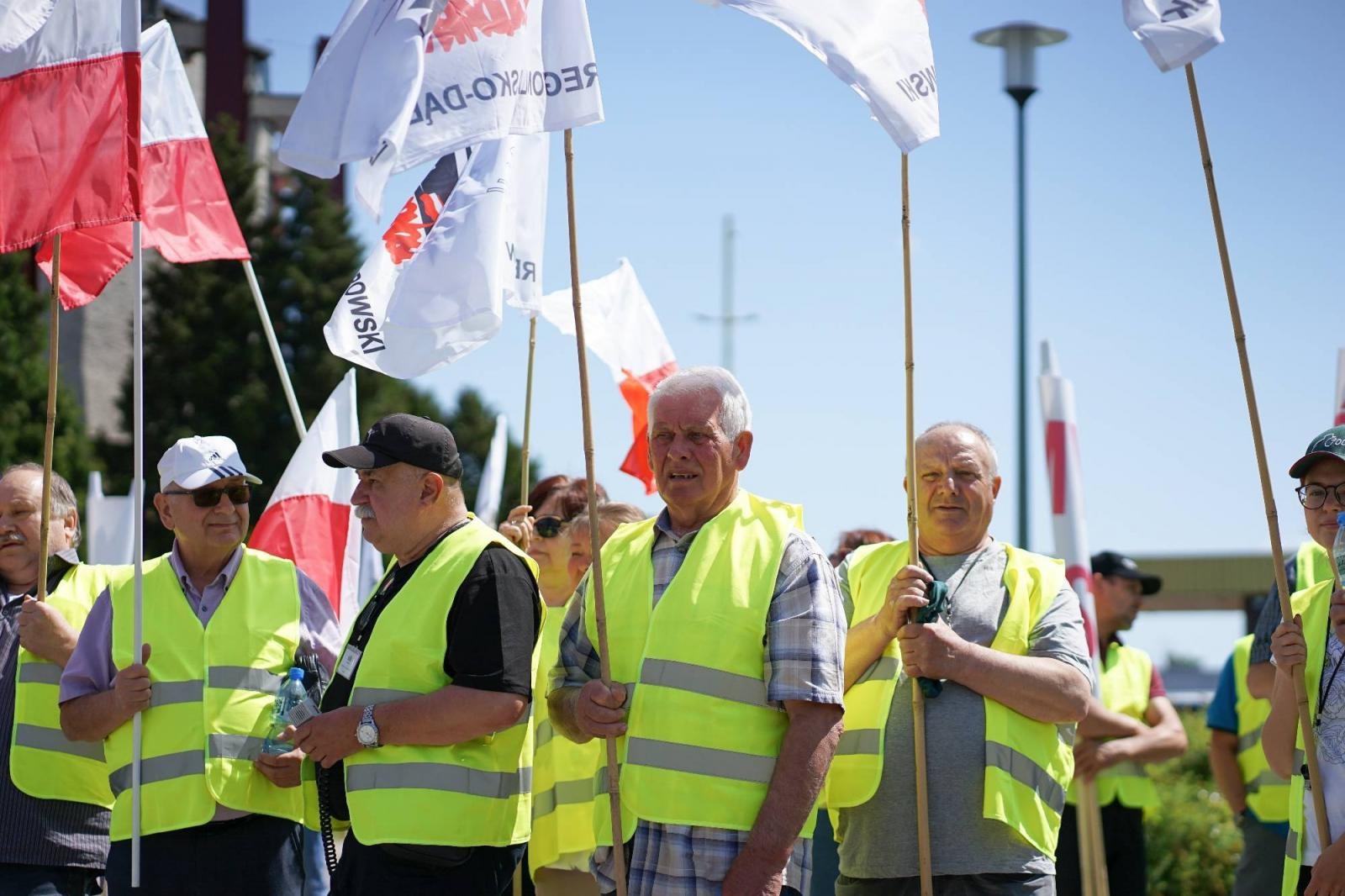 Zdjęcie w galerii na portalu naszraciborz.pl: Pracownicy Agromaxu protestowali w Częstochowie wiadomości z regionu