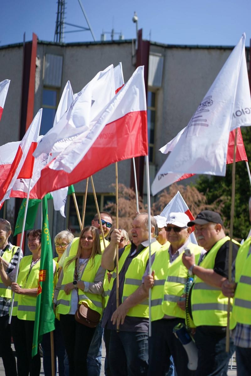 Zdjęcie w galerii na portalu naszraciborz.pl: Pracownicy Agromaxu protestowali w Częstochowie wiadomości z regionu