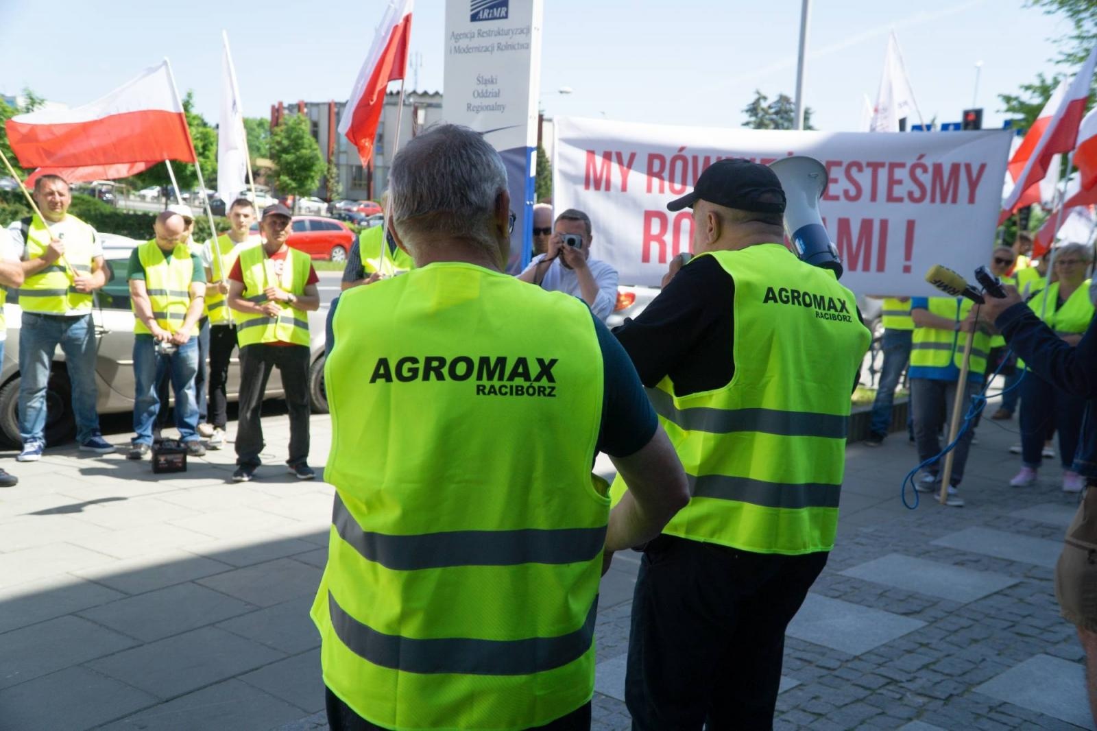 Zdjęcie w galerii na portalu naszraciborz.pl: Pracownicy Agromaxu protestowali w Częstochowie wiadomości z regionu