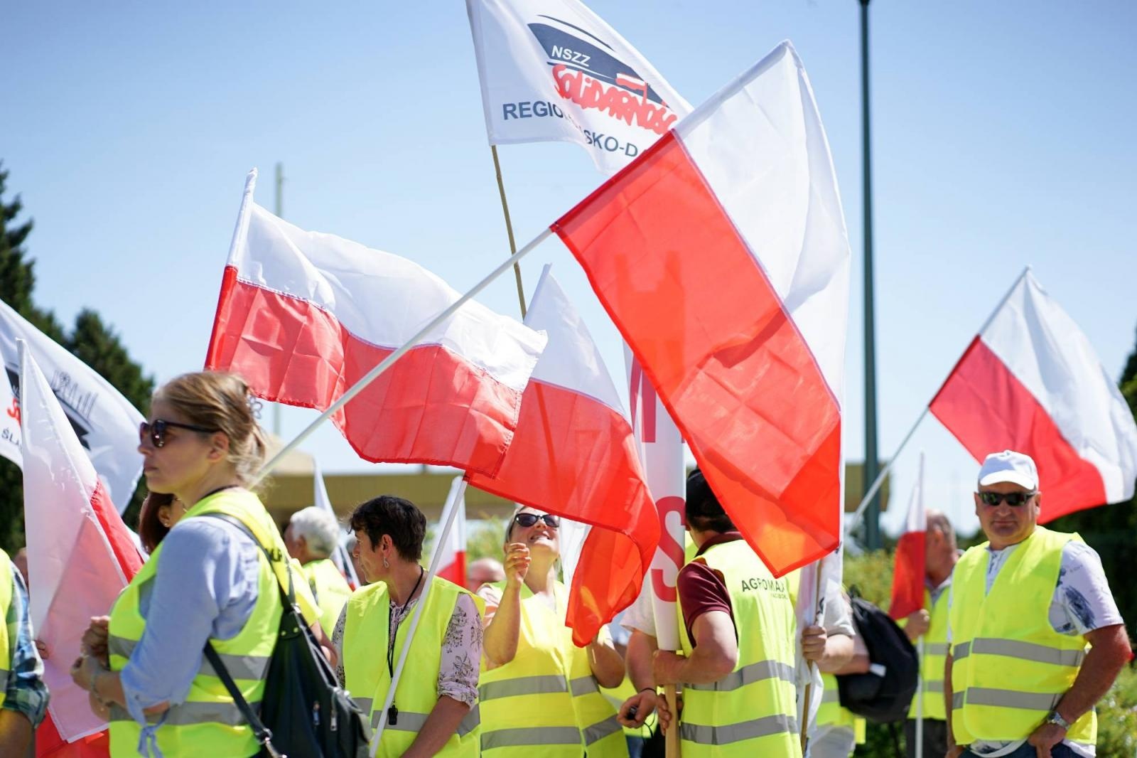 Zdjęcie w galerii na portalu naszraciborz.pl: Pracownicy Agromaxu protestowali w Częstochowie wiadomości z regionu