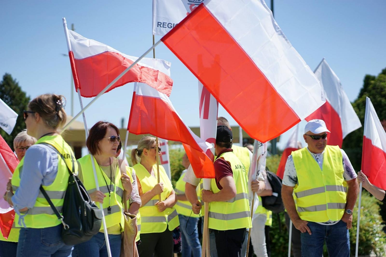 Zdjęcie w galerii na portalu naszraciborz.pl: Pracownicy Agromaxu protestowali w Częstochowie wiadomości z regionu