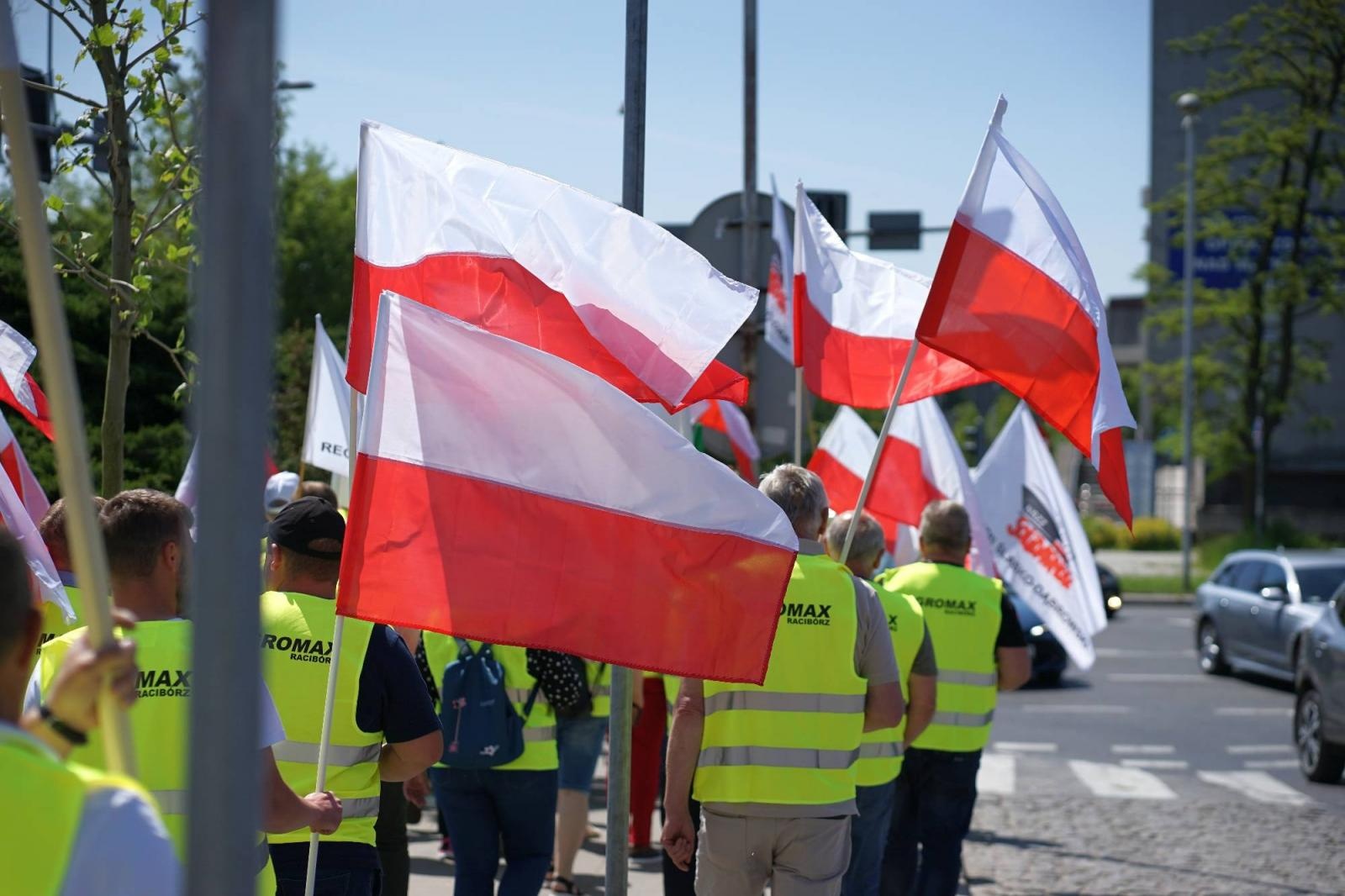 Zdjęcie w galerii na portalu naszraciborz.pl: Pracownicy Agromaxu protestowali w Częstochowie wiadomości z regionu