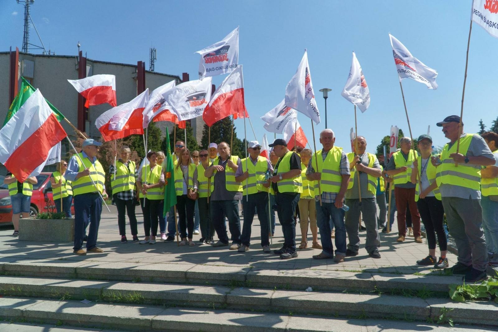 Zdjęcie w galerii na portalu naszraciborz.pl: Pracownicy Agromaxu protestowali w Częstochowie wiadomości z regionu