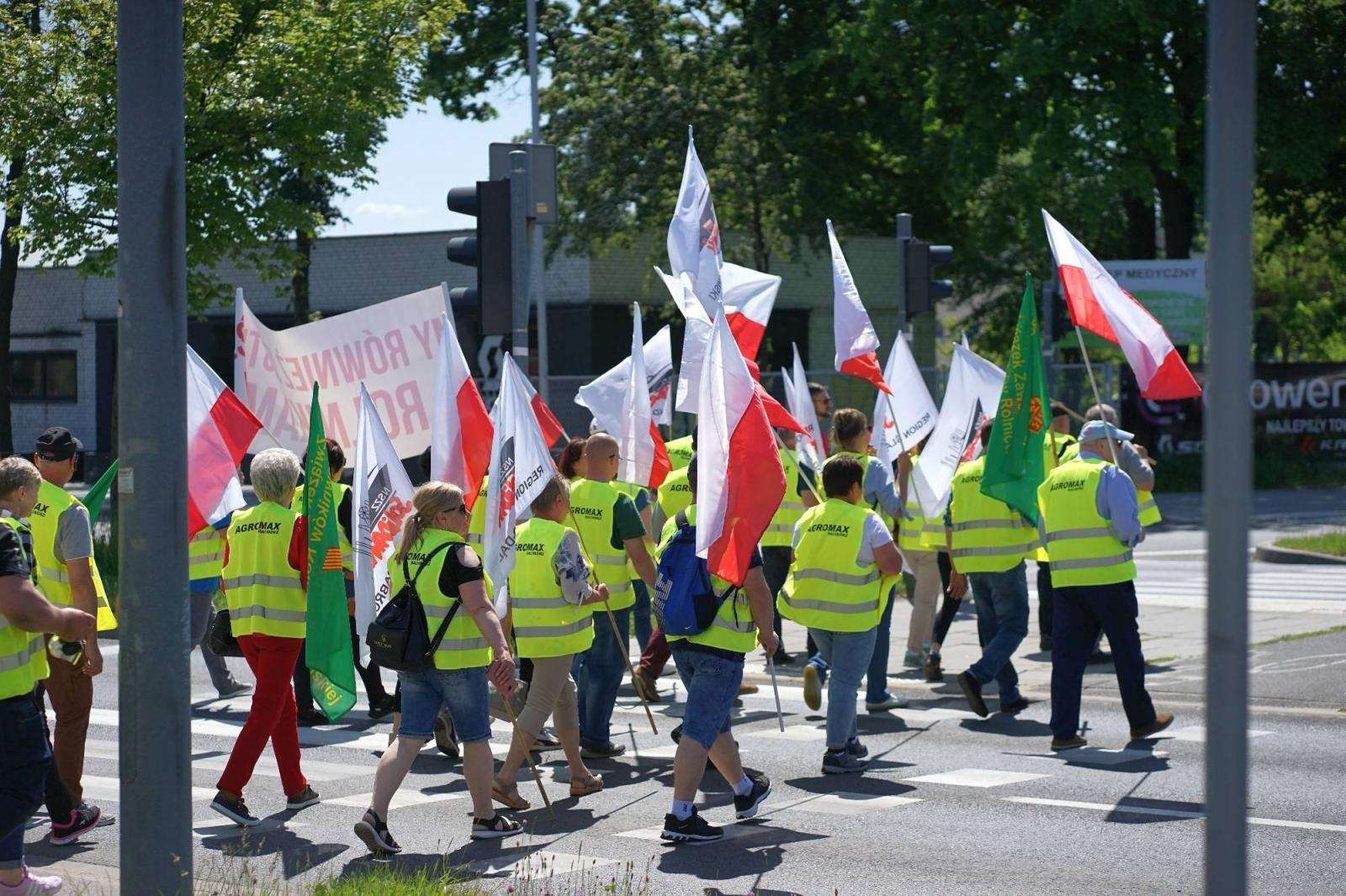 Zdjęcie w galerii na portalu naszraciborz.pl: Pracownicy Agromaxu protestowali w Częstochowie wiadomości z regionu
