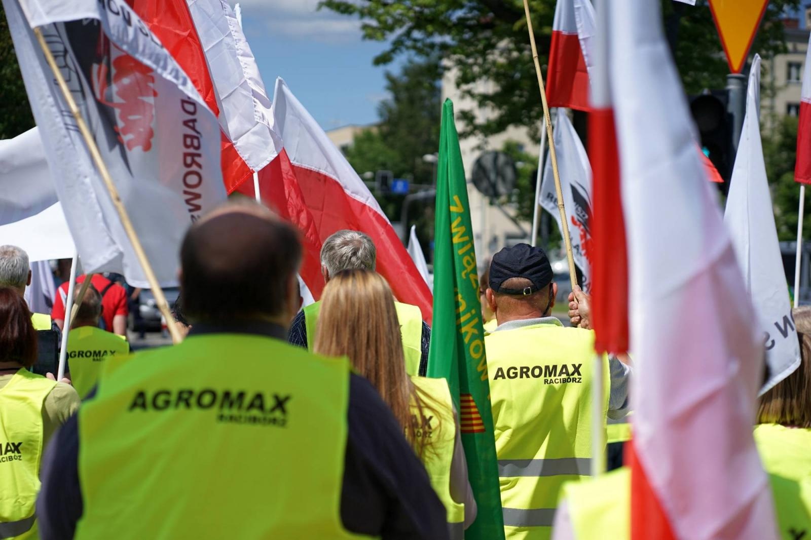 Zdjęcie w galerii na portalu naszraciborz.pl: Pracownicy Agromaxu protestowali w Częstochowie wiadomości z regionu