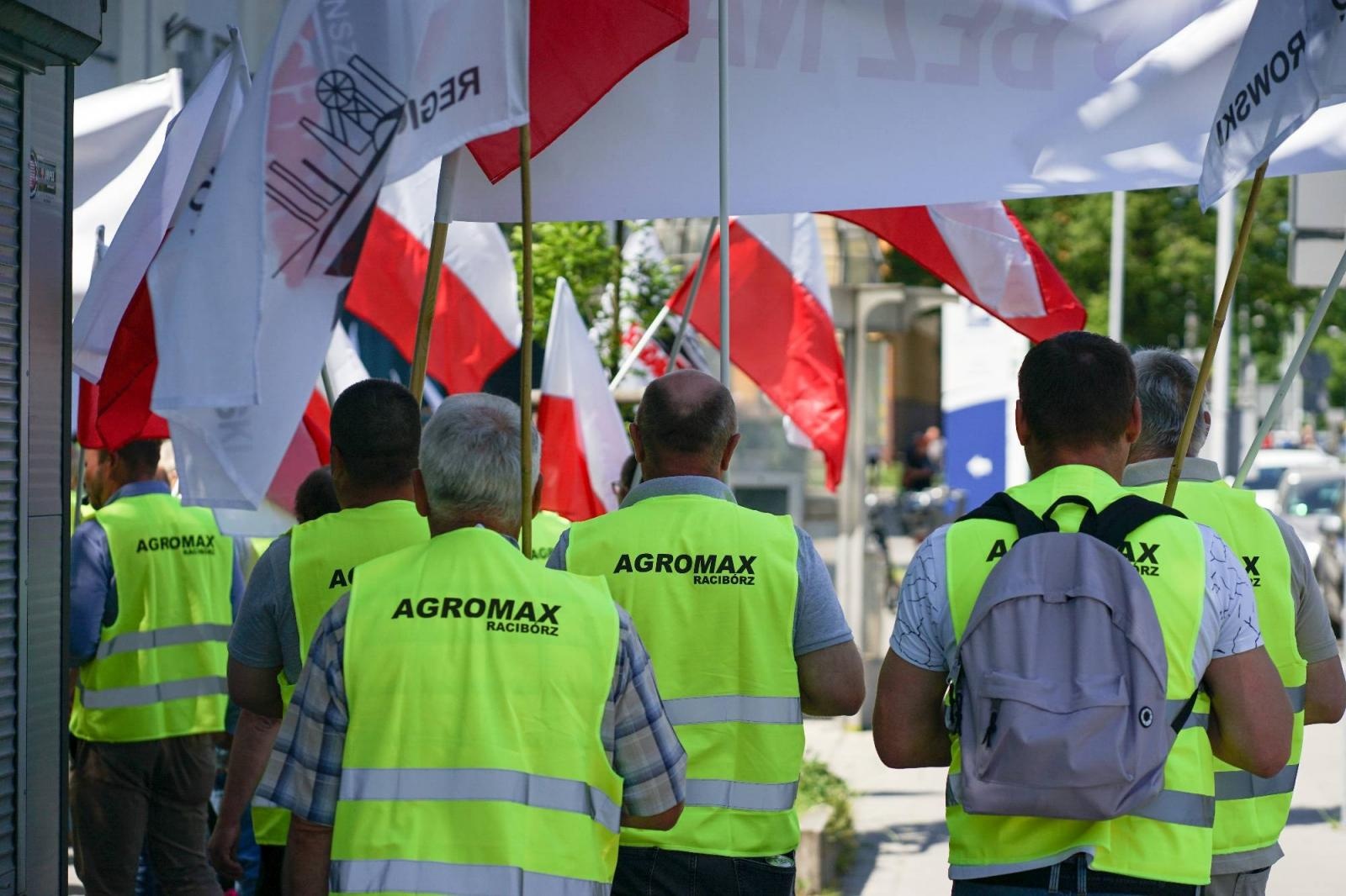 Zdjęcie w galerii na portalu naszraciborz.pl: Pracownicy Agromaxu protestowali w Częstochowie wiadomości z regionu