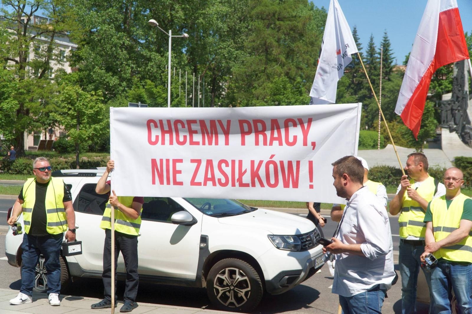 Zdjęcie w galerii na portalu naszraciborz.pl: Pracownicy Agromaxu protestowali w Częstochowie wiadomości z regionu