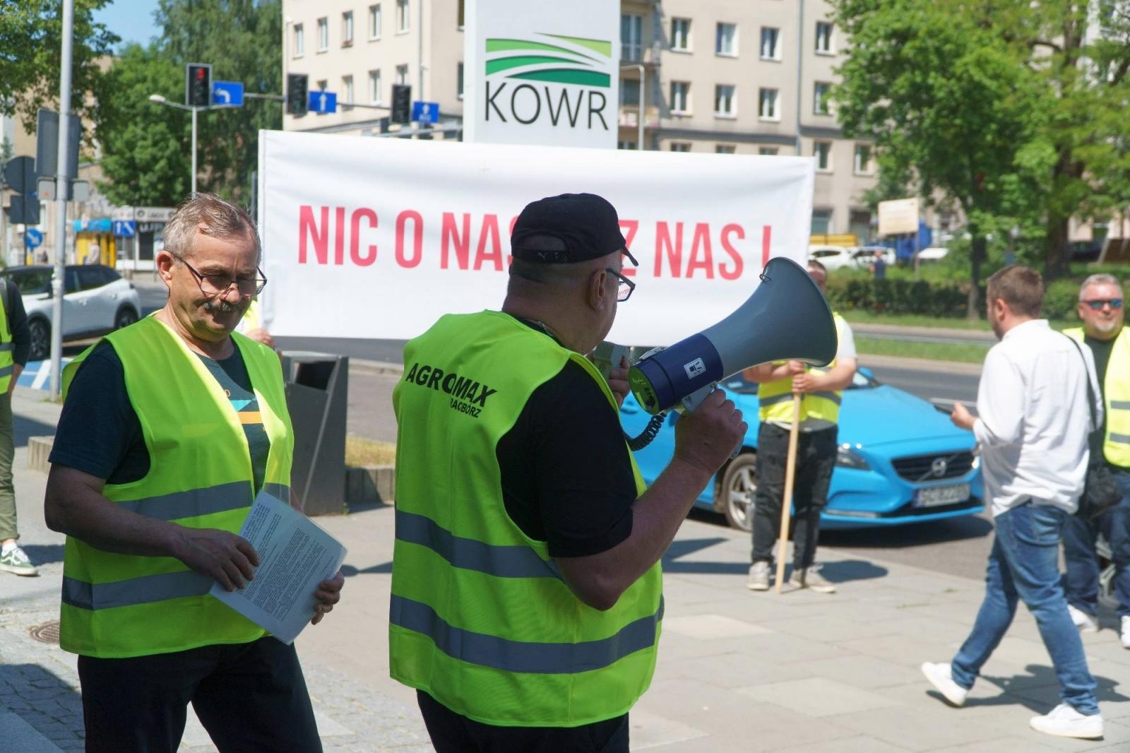 Zdjęcie w galerii na portalu naszraciborz.pl: Pracownicy Agromaxu protestowali w Częstochowie wiadomości z regionu
