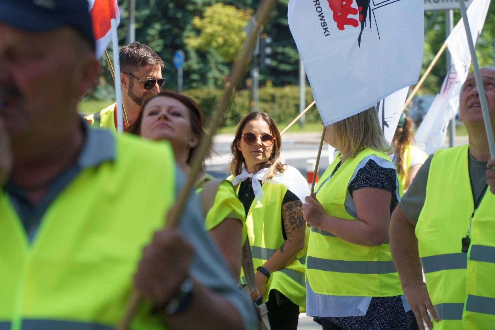 Zdjęcie w galerii na portalu naszraciborz.pl: Pracownicy Agromaxu protestowali w Częstochowie wiadomości z regionu