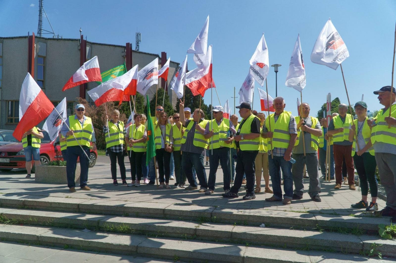 Zdjęcie w galerii na portalu naszraciborz.pl: Pracownicy Agromaxu protestowali w Częstochowie wiadomości z regionu