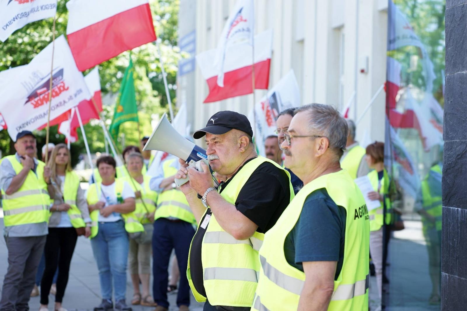 Zdjęcie w galerii na portalu naszraciborz.pl: Pracownicy Agromaxu protestowali w Częstochowie wiadomości z regionu