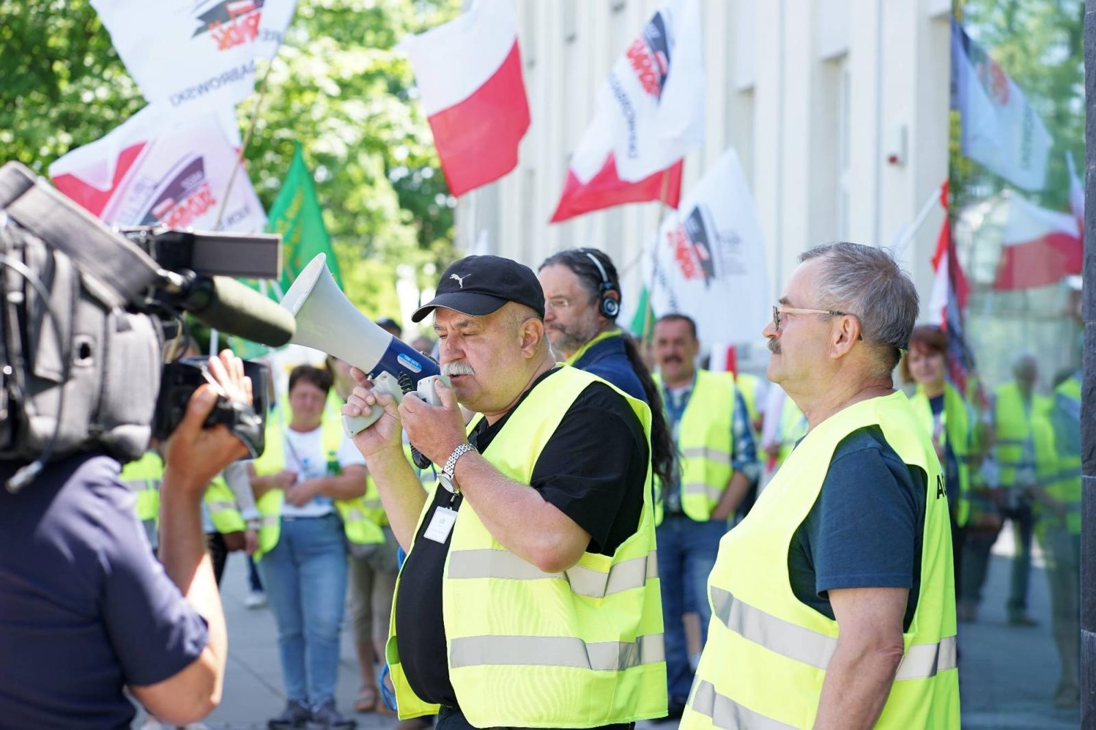 Zdjęcie w galerii na portalu naszraciborz.pl: Pracownicy Agromaxu protestowali w Częstochowie wiadomości z regionu