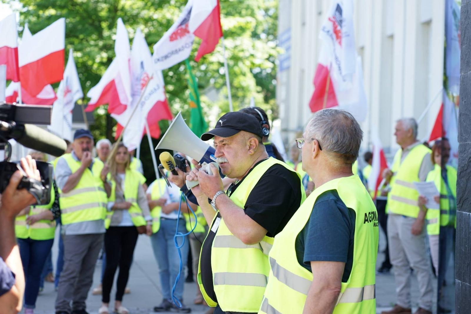 Zdjęcie w galerii na portalu naszraciborz.pl: Pracownicy Agromaxu protestowali w Częstochowie wiadomości z regionu