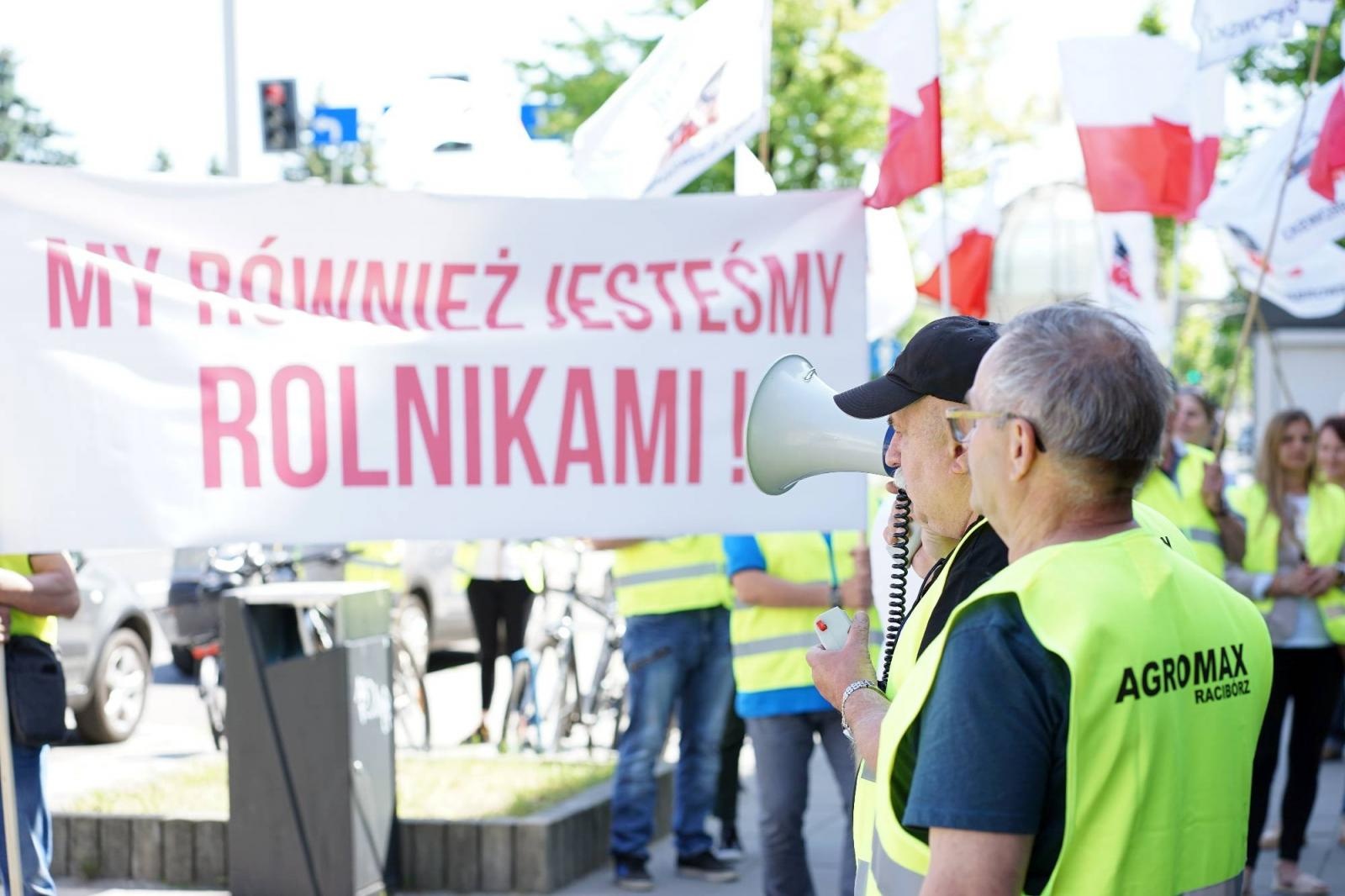 Zdjęcie w galerii na portalu naszraciborz.pl: Pracownicy Agromaxu protestowali w Częstochowie wiadomości z regionu