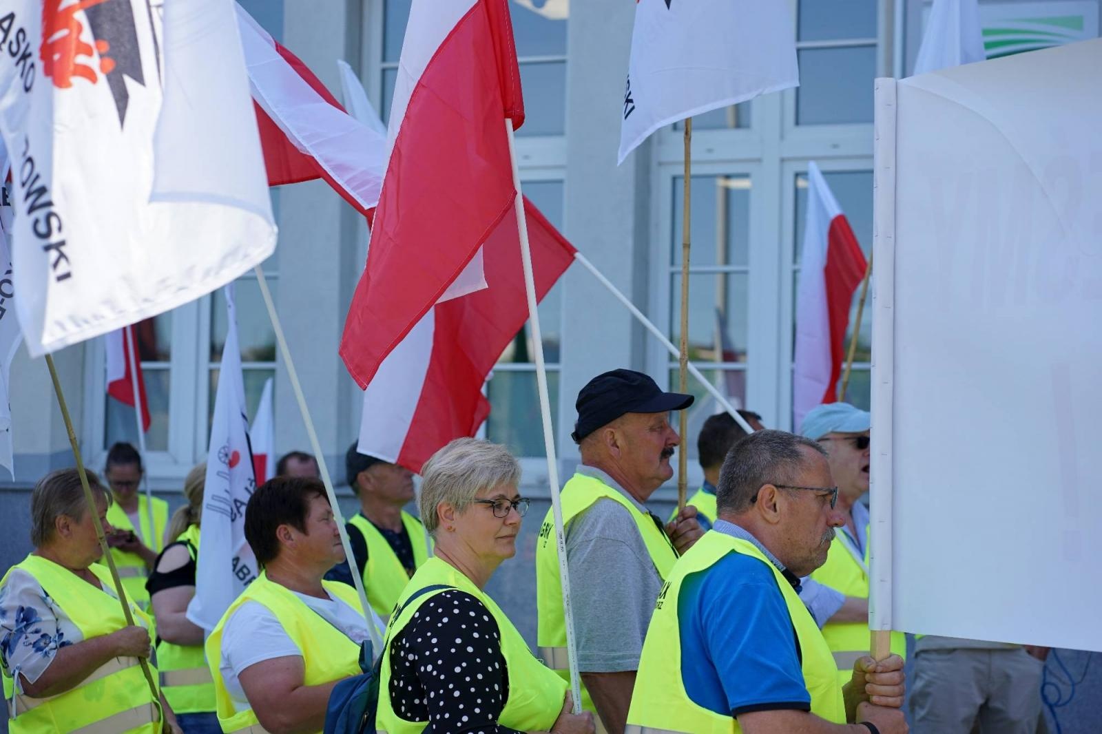 Zdjęcie w galerii na portalu naszraciborz.pl: Pracownicy Agromaxu protestowali w Częstochowie wiadomości z regionu