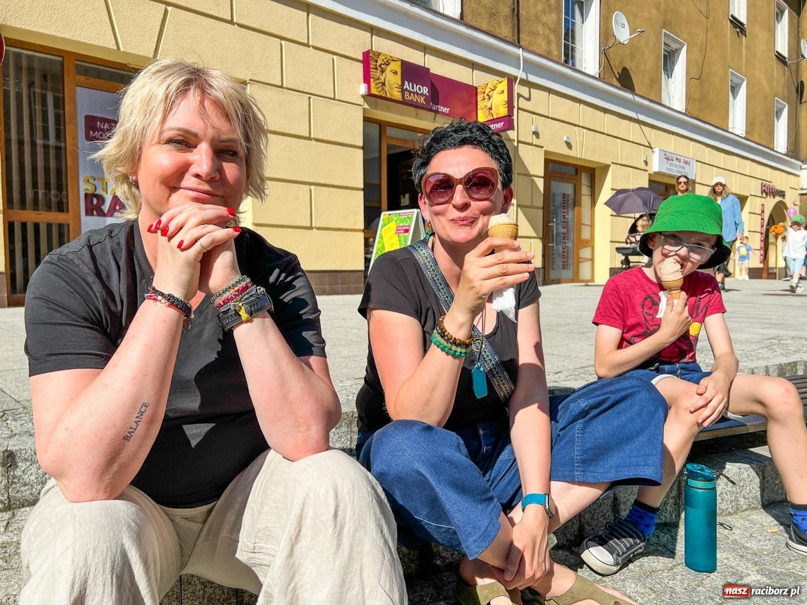 Zdjęcie w galerii na portalu naszraciborz.pl: Tłumy na Długiej. Przedsiębiorcy zapewnili zabawę na 102 [FOTO i WIDEO] wiadomości z regionu