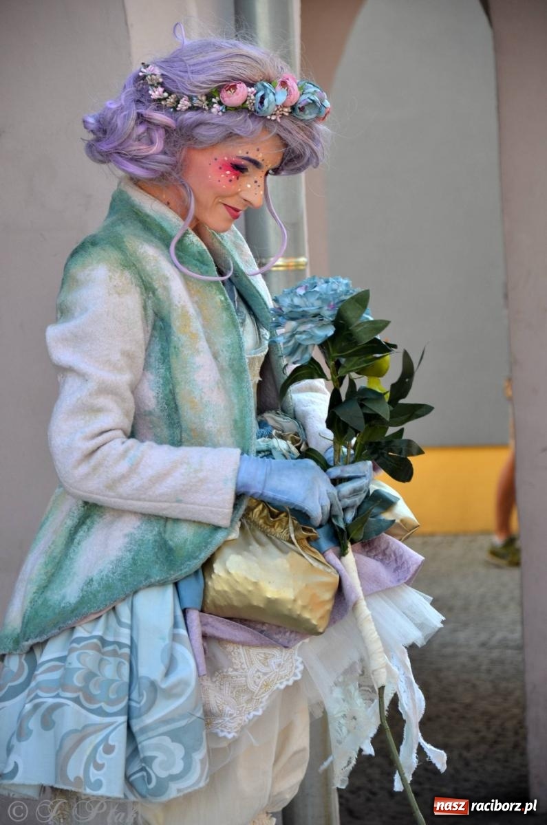 Zdjęcie w galerii na portalu naszraciborz.pl: Tłumy na Długiej. Przedsiębiorcy zapewnili zabawę na 102 [FOTO i WIDEO] wiadomości z regionu