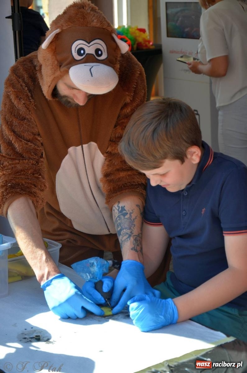 Zdjęcie w galerii na portalu naszraciborz.pl: Tłumy na Długiej. Przedsiębiorcy zapewnili zabawę na 102 [FOTO i WIDEO] wiadomości z regionu