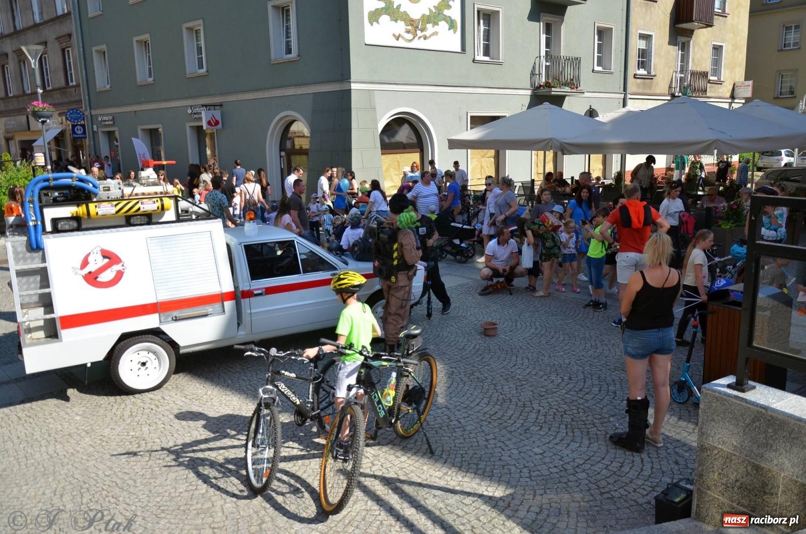 Zdjęcie w galerii na portalu naszraciborz.pl: Tłumy na Długiej. Przedsiębiorcy zapewnili zabawę na 102 [FOTO i WIDEO] wiadomości z regionu