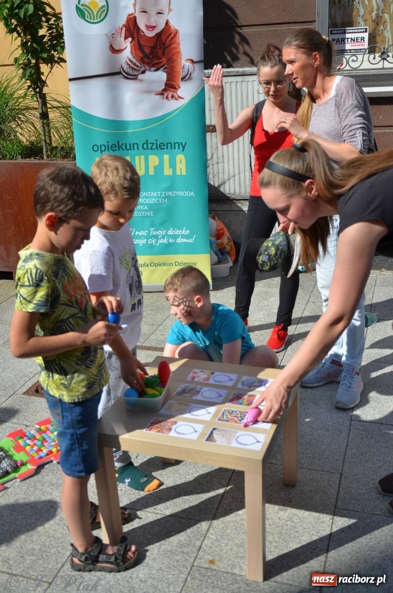 Zdjęcie w galerii na portalu naszraciborz.pl: Tłumy na Długiej. Przedsiębiorcy zapewnili zabawę na 102 [FOTO i WIDEO] wiadomości z regionu