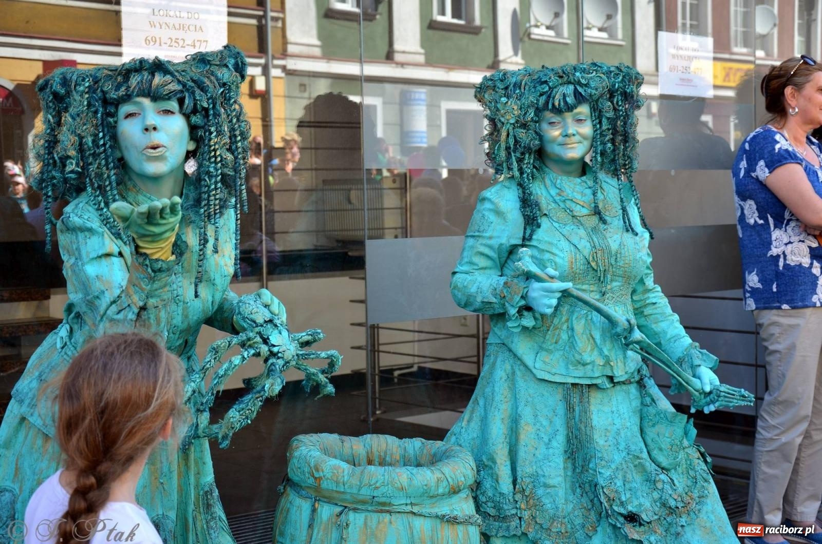 Zdjęcie w galerii na portalu naszraciborz.pl: Tłumy na Długiej. Przedsiębiorcy zapewnili zabawę na 102 [FOTO i WIDEO] wiadomości z regionu