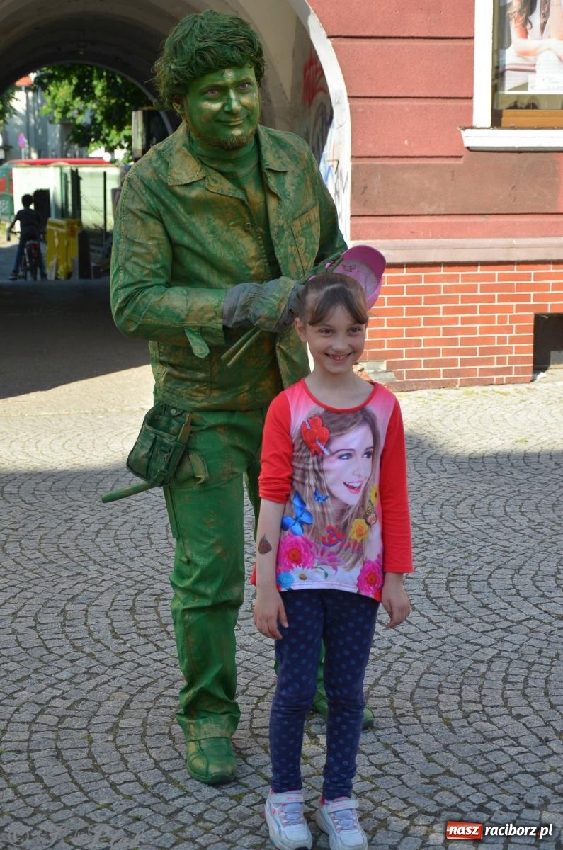 Zdjęcie w galerii na portalu naszraciborz.pl: Tłumy na Długiej. Przedsiębiorcy zapewnili zabawę na 102 [FOTO i WIDEO] wiadomości z regionu