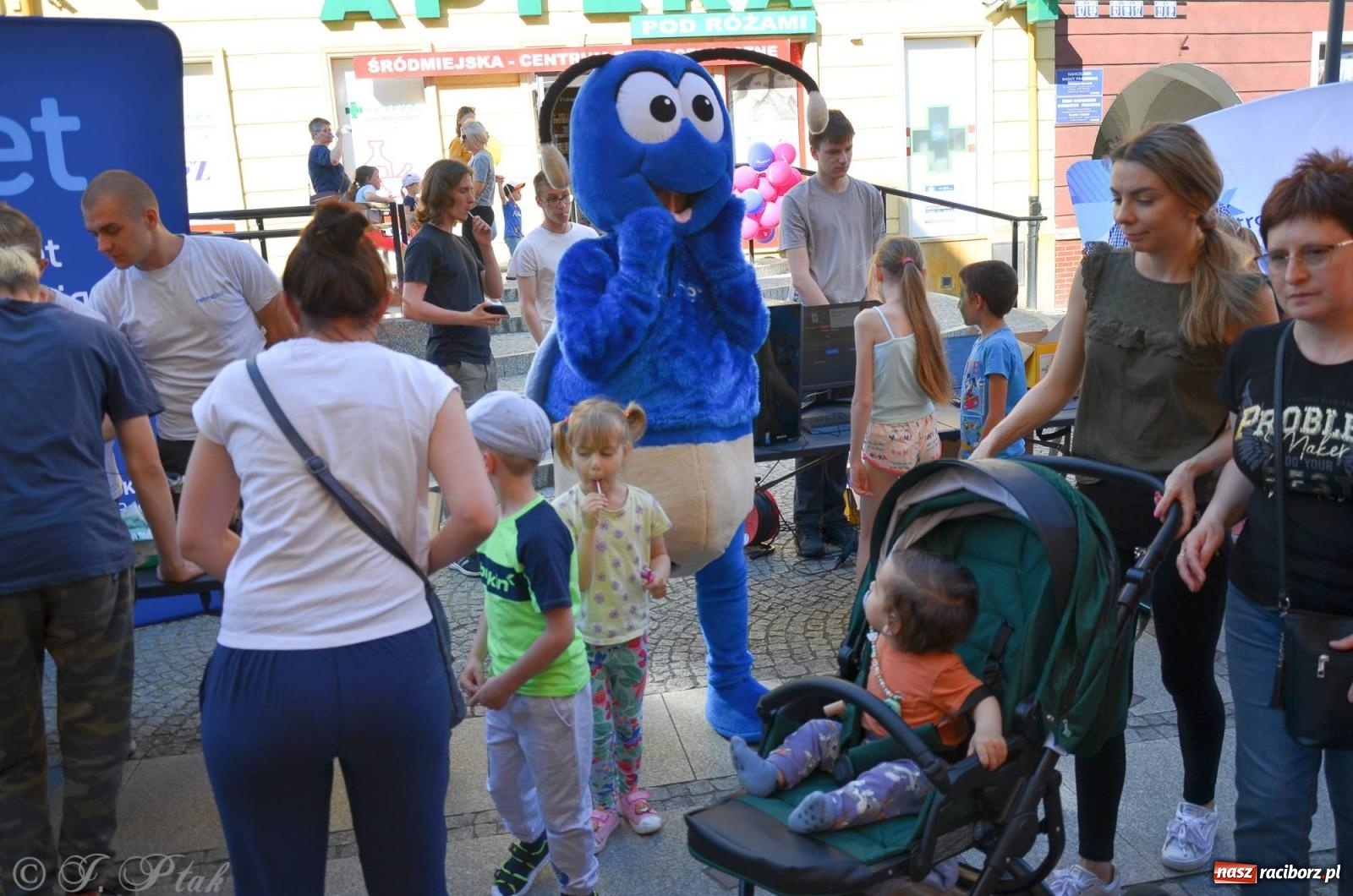 Zdjęcie w galerii na portalu naszraciborz.pl: Tłumy na Długiej. Przedsiębiorcy zapewnili zabawę na 102 [FOTO i WIDEO] wiadomości z regionu