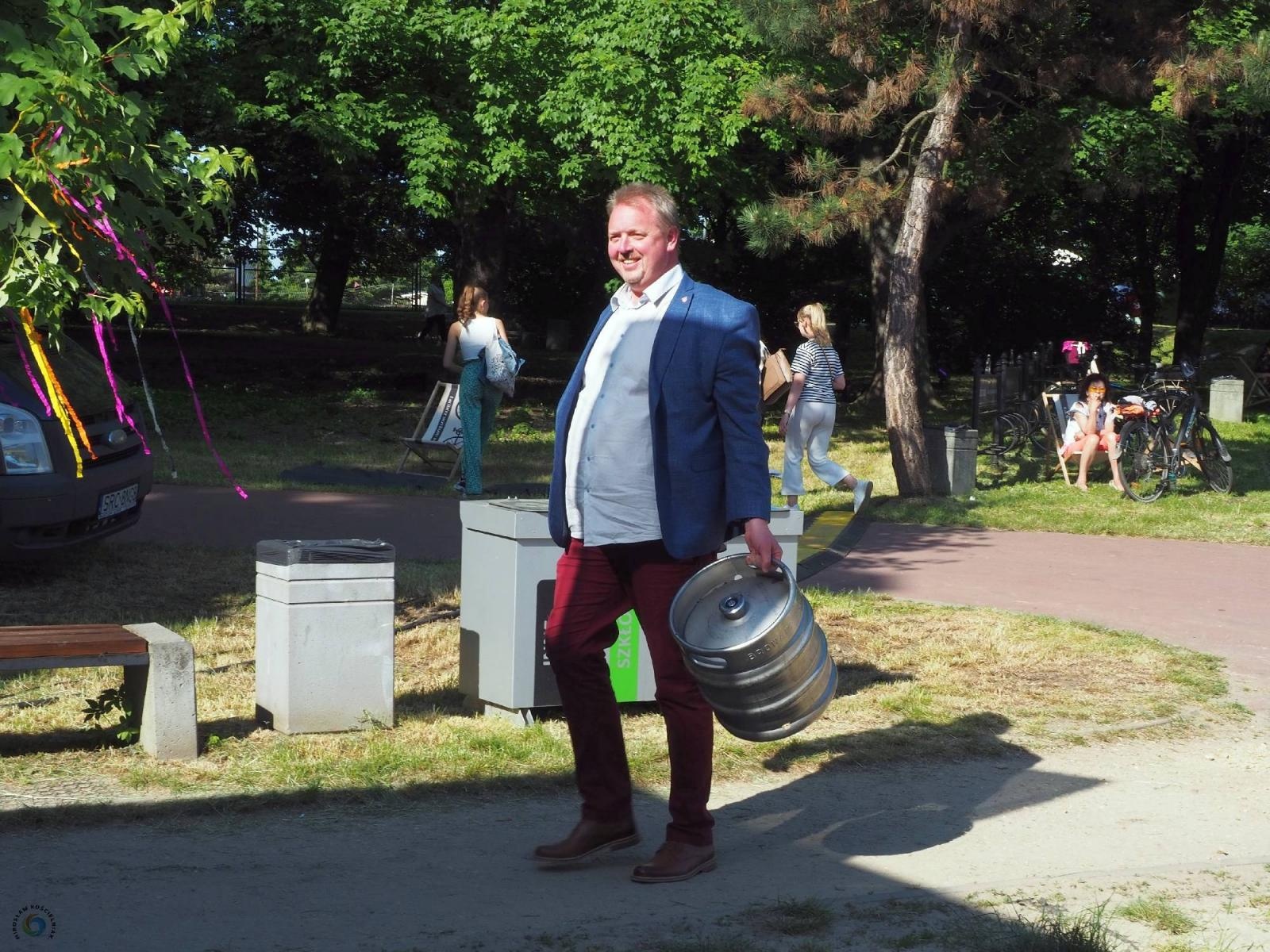 Zdjęcie w galerii na portalu naszraciborz.pl: Klucze do bram miasta w rękach żaków. Raciborskie Juwenalia na bulwarach wiadomości z regionu