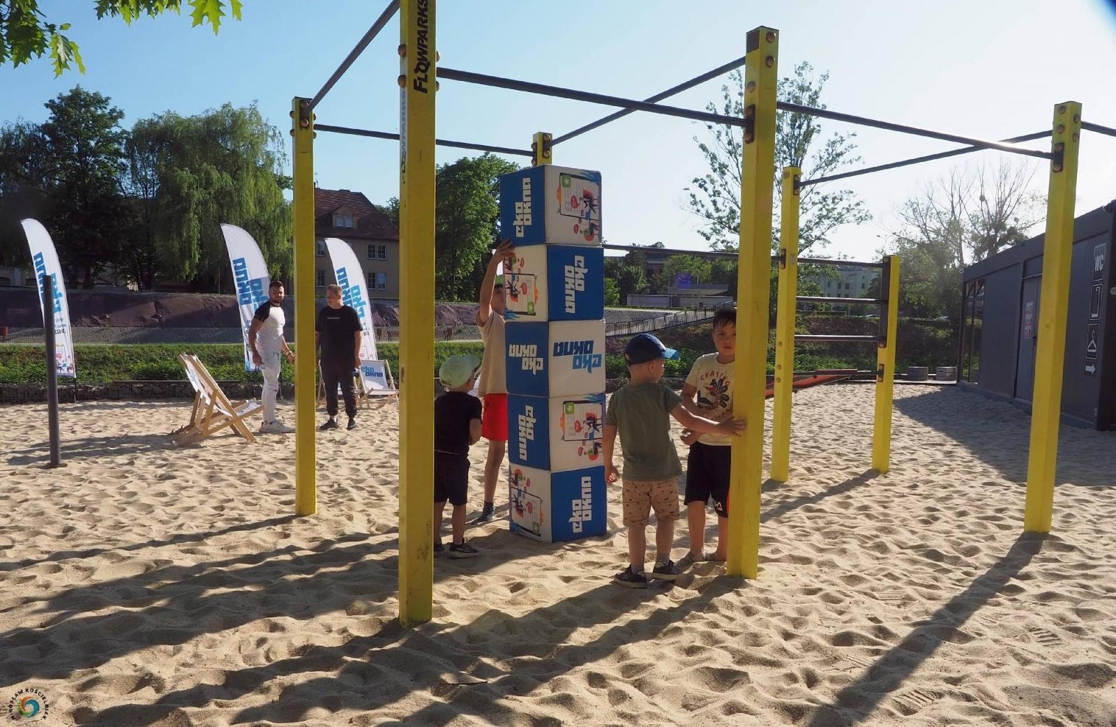 Zdjęcie w galerii na portalu naszraciborz.pl: Klucze do bram miasta w rękach żaków. Raciborskie Juwenalia na bulwarach wiadomości z regionu