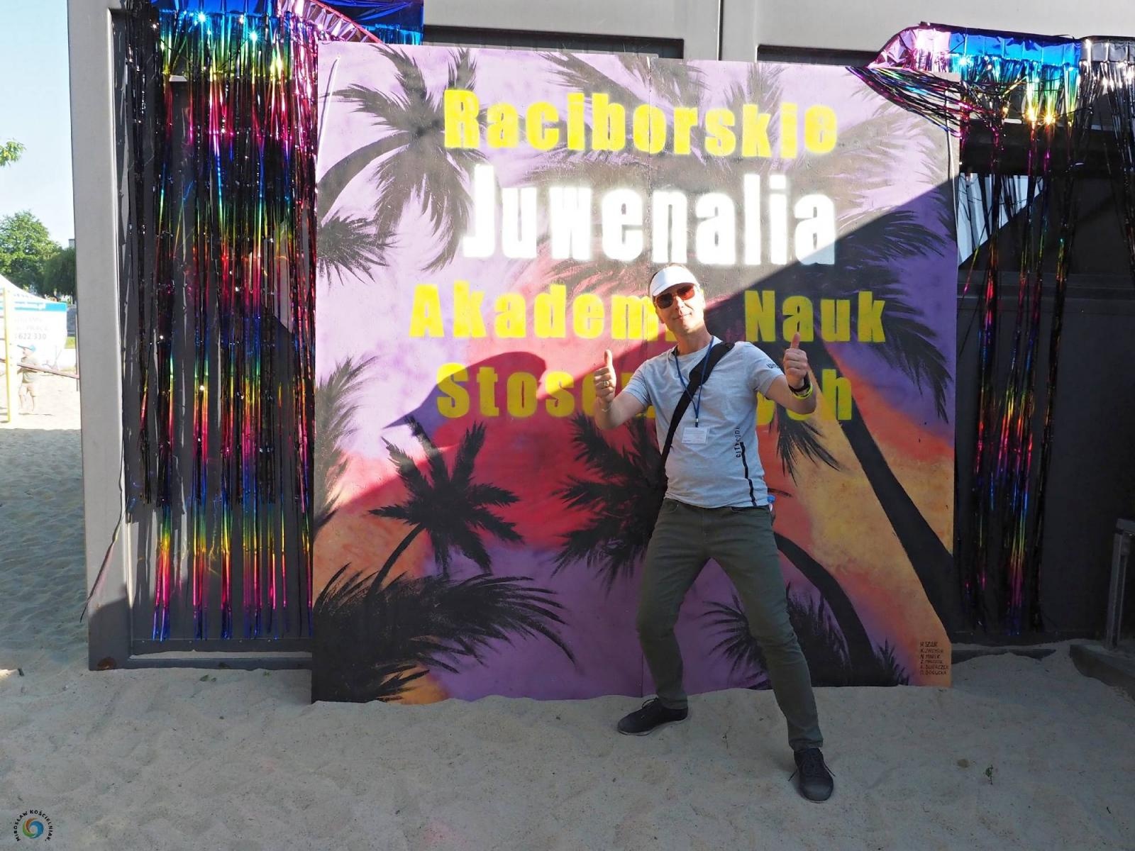 Zdjęcie w galerii na portalu naszraciborz.pl: Klucze do bram miasta w rękach żaków. Raciborskie Juwenalia na bulwarach wiadomości z regionu