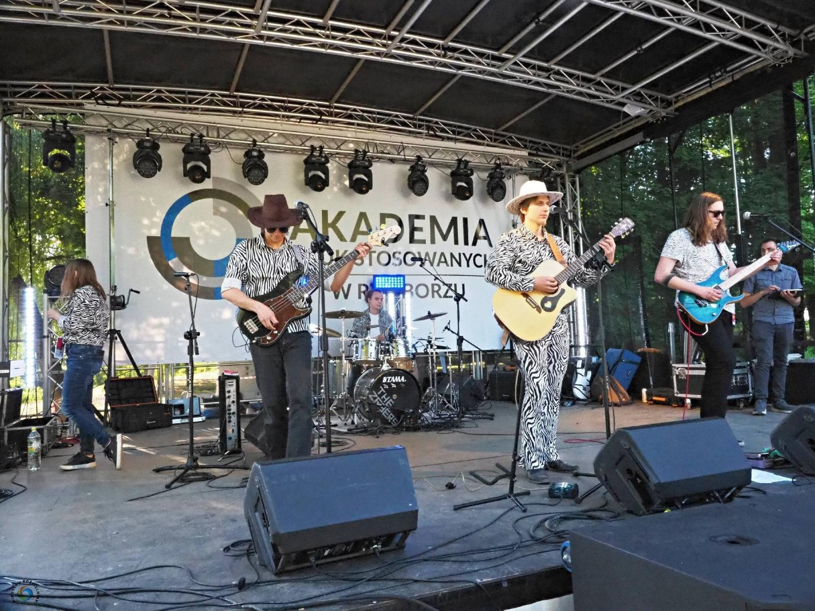 Zdjęcie w galerii na portalu naszraciborz.pl: Klucze do bram miasta w rękach żaków. Raciborskie Juwenalia na bulwarach wiadomości z regionu