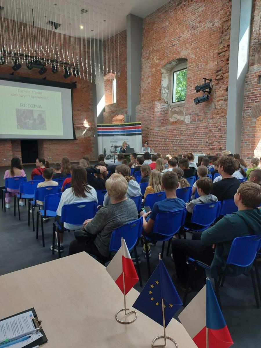 Zdjęcie w galerii na portalu naszraciborz.pl: O strachach w wozowni zamku w Tworkowie wiadomości z regionu