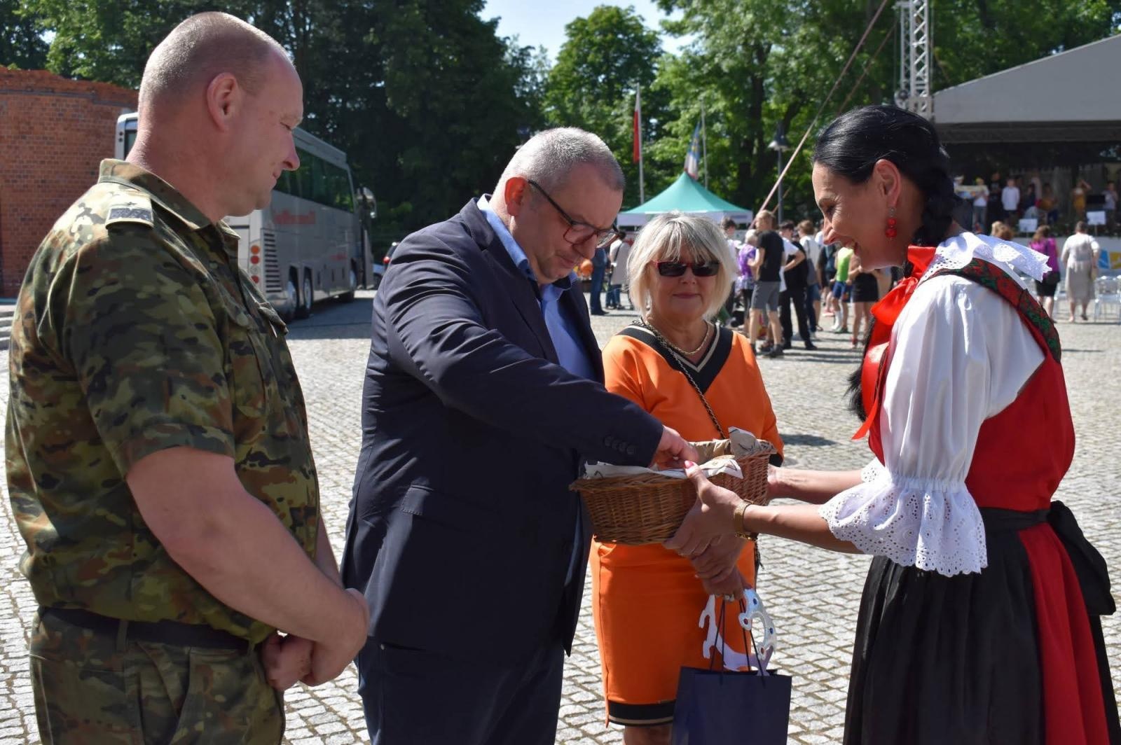 Zdjęcie w galerii na portalu naszraciborz.pl: Piknik integracyjny z okazji Dnia Dziecka na Zamku Piastowskim za nami wiadomości z regionu