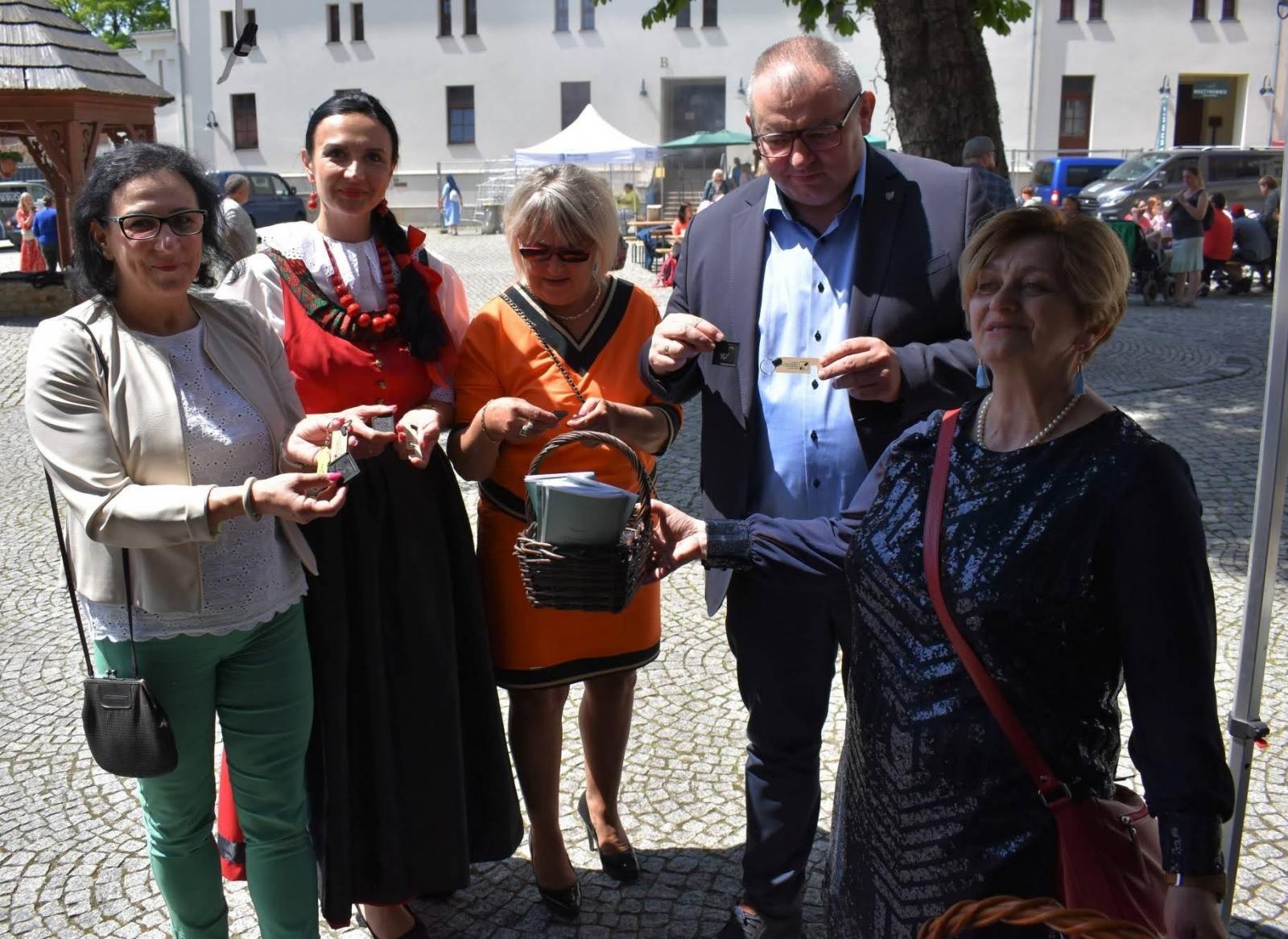 Zdjęcie w galerii na portalu naszraciborz.pl: Piknik integracyjny z okazji Dnia Dziecka na Zamku Piastowskim za nami wiadomości z regionu