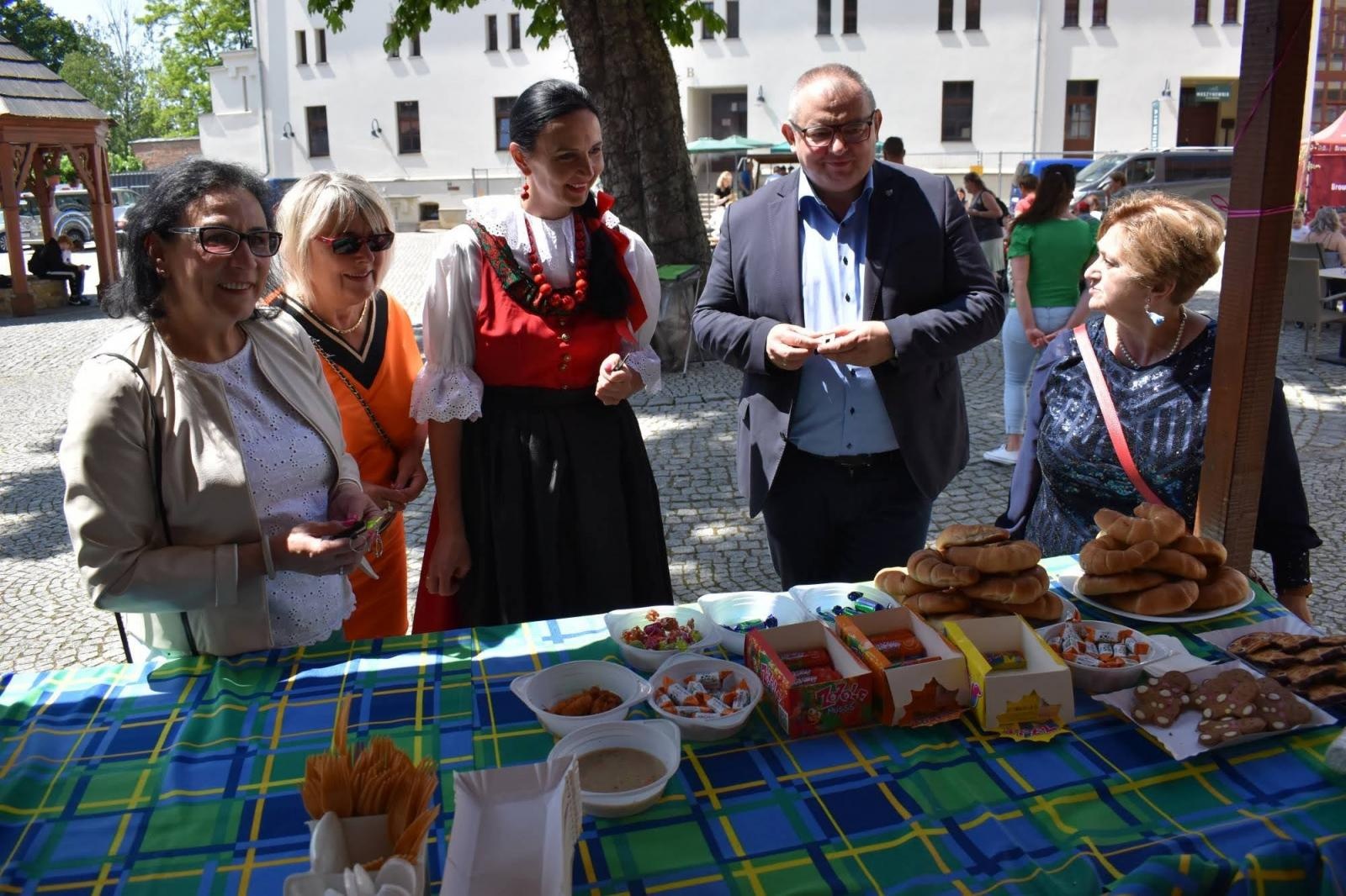 Zdjęcie w galerii na portalu naszraciborz.pl: Piknik integracyjny z okazji Dnia Dziecka na Zamku Piastowskim za nami wiadomości z regionu