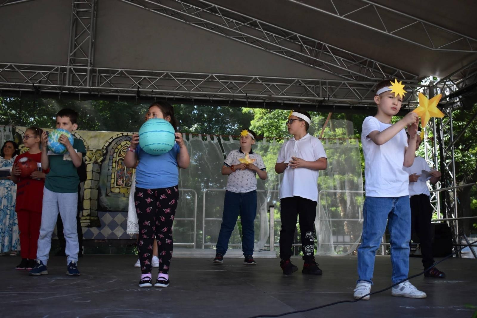 Zdjęcie w galerii na portalu naszraciborz.pl: Piknik integracyjny z okazji Dnia Dziecka na Zamku Piastowskim za nami wiadomości z regionu