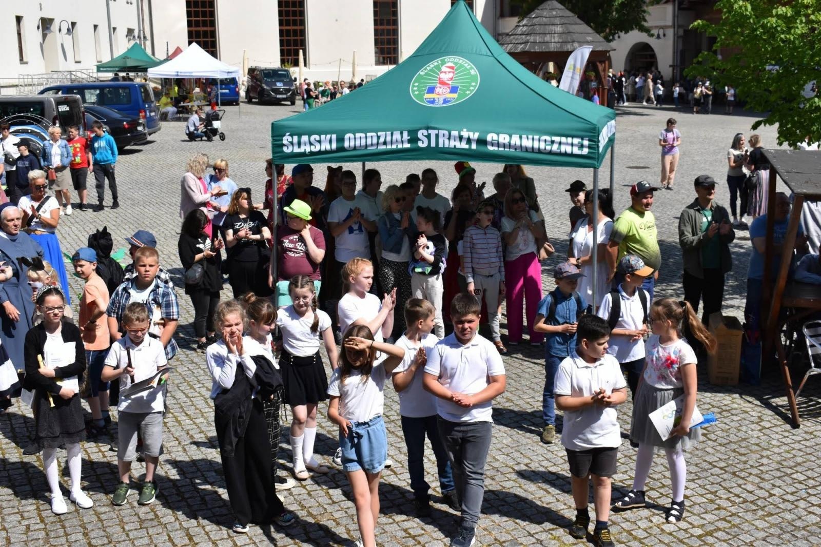 Zdjęcie w galerii na portalu naszraciborz.pl: Piknik integracyjny z okazji Dnia Dziecka na Zamku Piastowskim za nami wiadomości z regionu