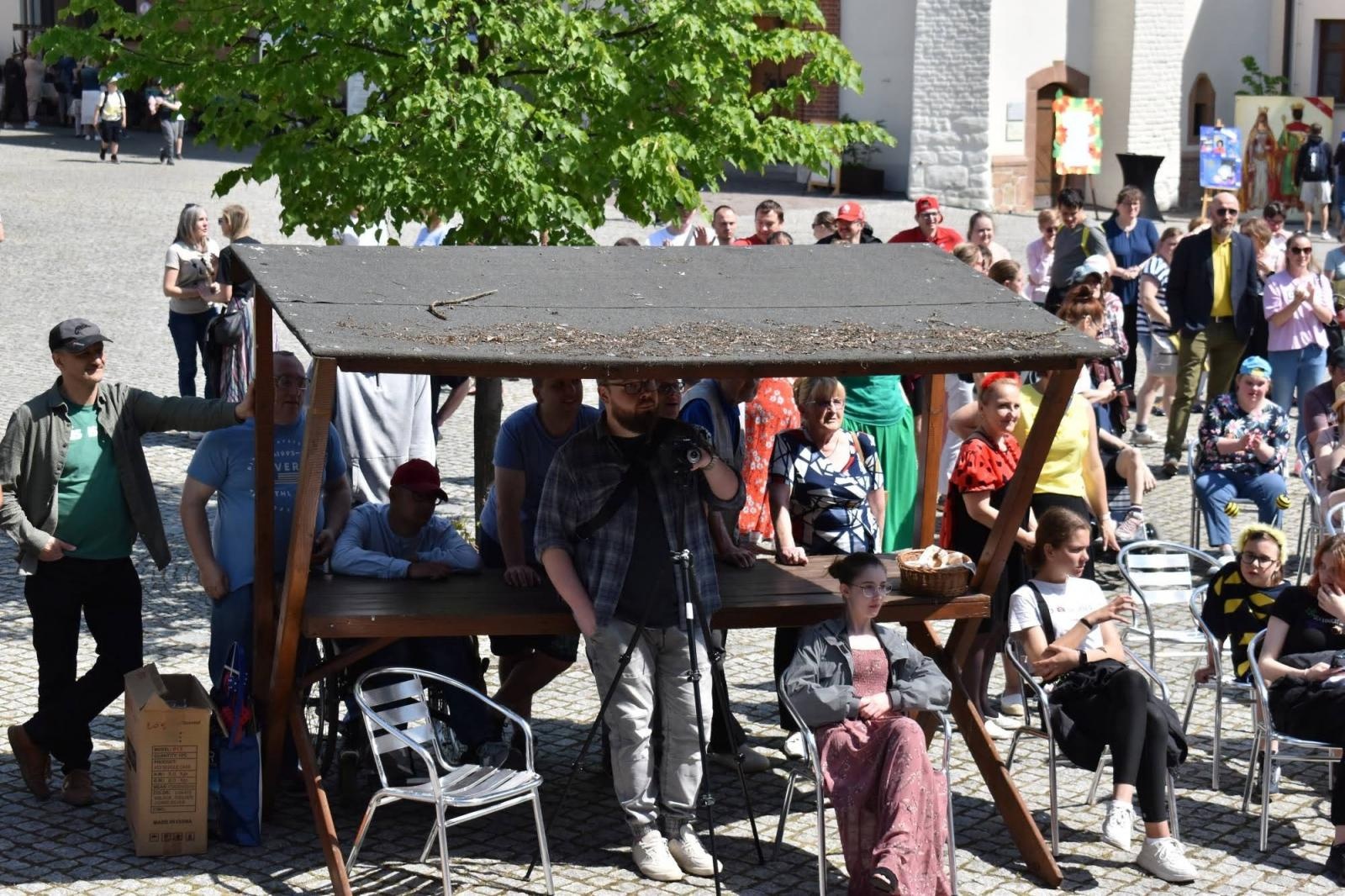 Zdjęcie w galerii na portalu naszraciborz.pl: Piknik integracyjny z okazji Dnia Dziecka na Zamku Piastowskim za nami wiadomości z regionu