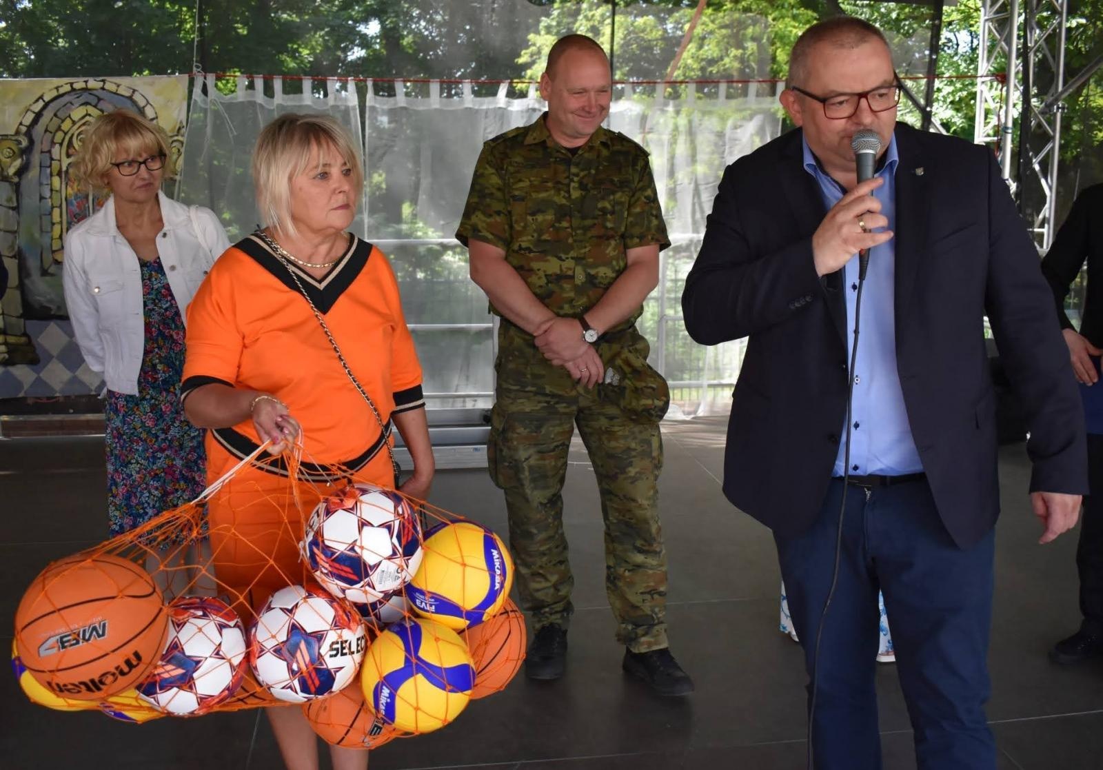 Zdjęcie w galerii na portalu naszraciborz.pl: Piknik integracyjny z okazji Dnia Dziecka na Zamku Piastowskim za nami wiadomości z regionu