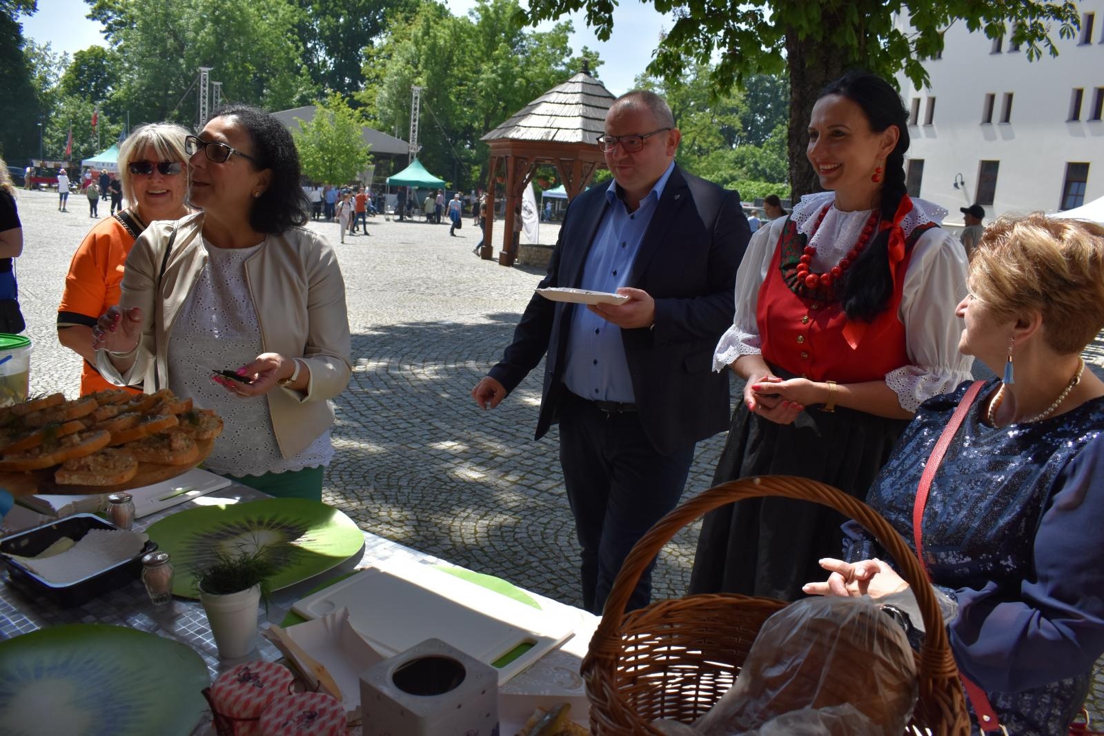 Zdjęcie w galerii na portalu naszraciborz.pl: Piknik integracyjny z okazji Dnia Dziecka na Zamku Piastowskim za nami wiadomości z regionu