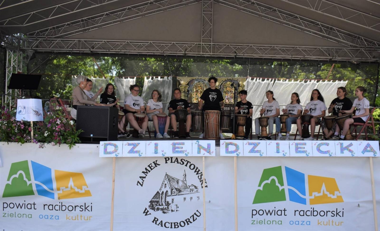 Zdjęcie w galerii na portalu naszraciborz.pl: Piknik integracyjny z okazji Dnia Dziecka na Zamku Piastowskim za nami wiadomości z regionu