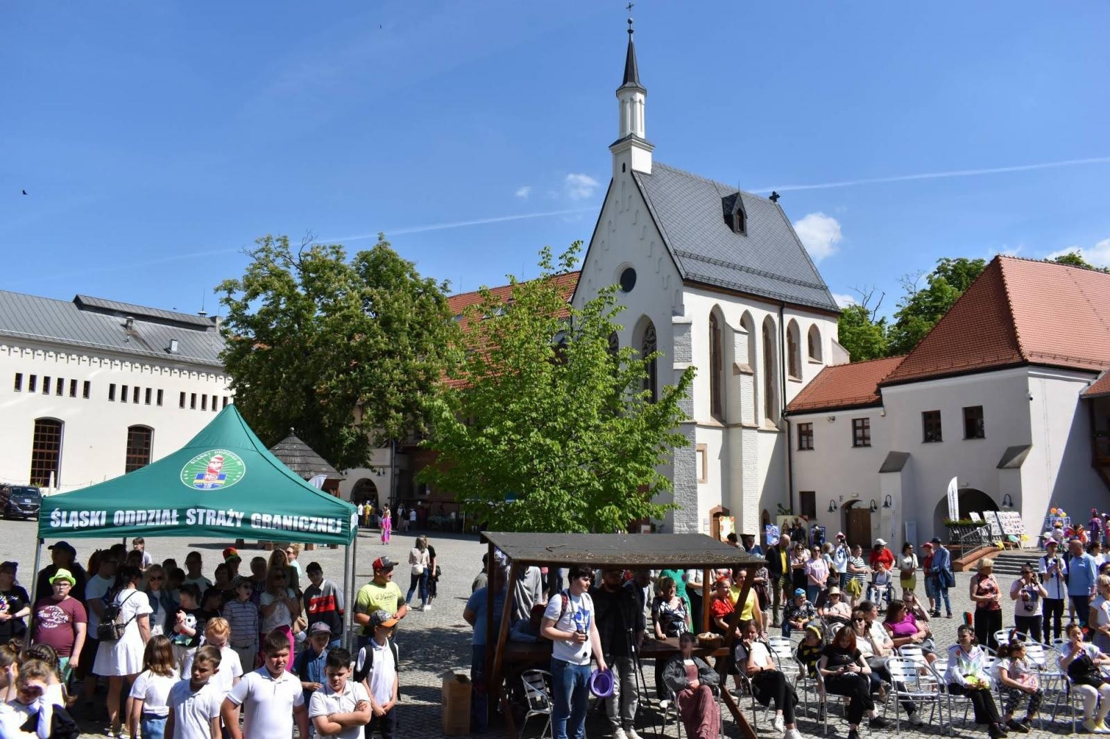 Zdjęcie w galerii na portalu naszraciborz.pl: Piknik integracyjny z okazji Dnia Dziecka na Zamku Piastowskim za nami wiadomości z regionu