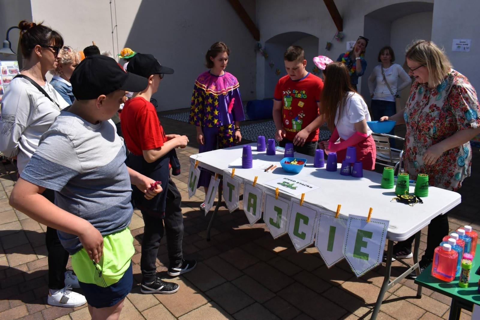 Zdjęcie w galerii na portalu naszraciborz.pl: Piknik integracyjny z okazji Dnia Dziecka na Zamku Piastowskim za nami wiadomości z regionu