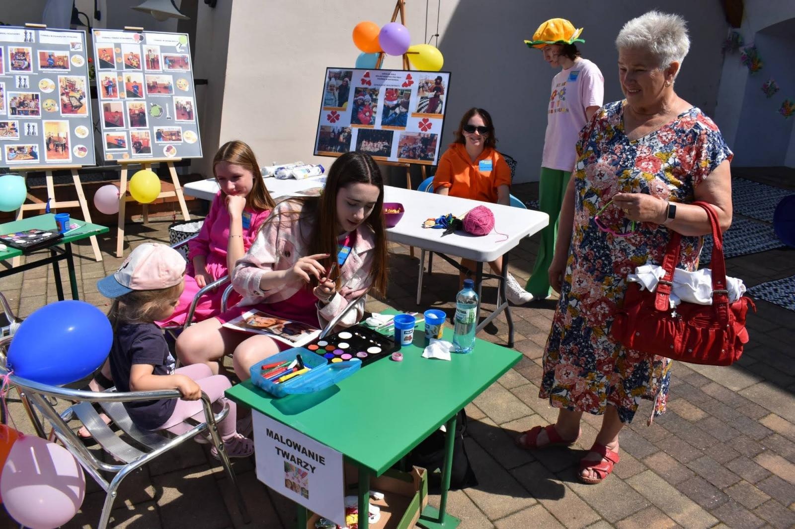 Zdjęcie w galerii na portalu naszraciborz.pl: Piknik integracyjny z okazji Dnia Dziecka na Zamku Piastowskim za nami wiadomości z regionu