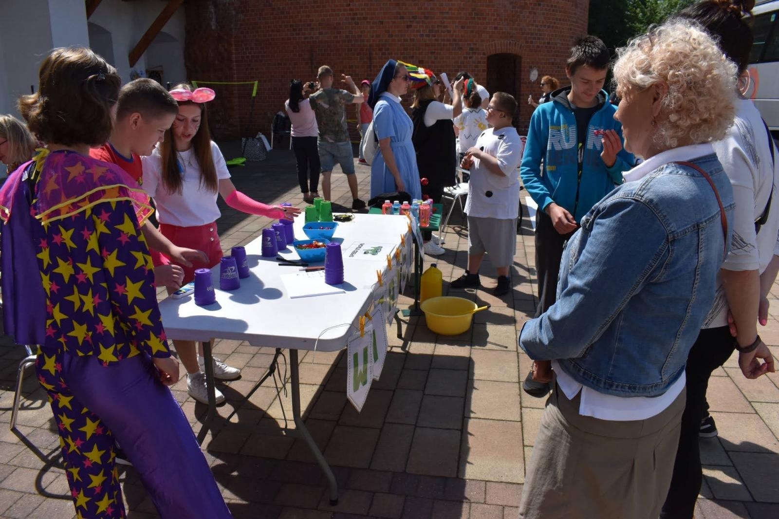 Zdjęcie w galerii na portalu naszraciborz.pl: Piknik integracyjny z okazji Dnia Dziecka na Zamku Piastowskim za nami wiadomości z regionu