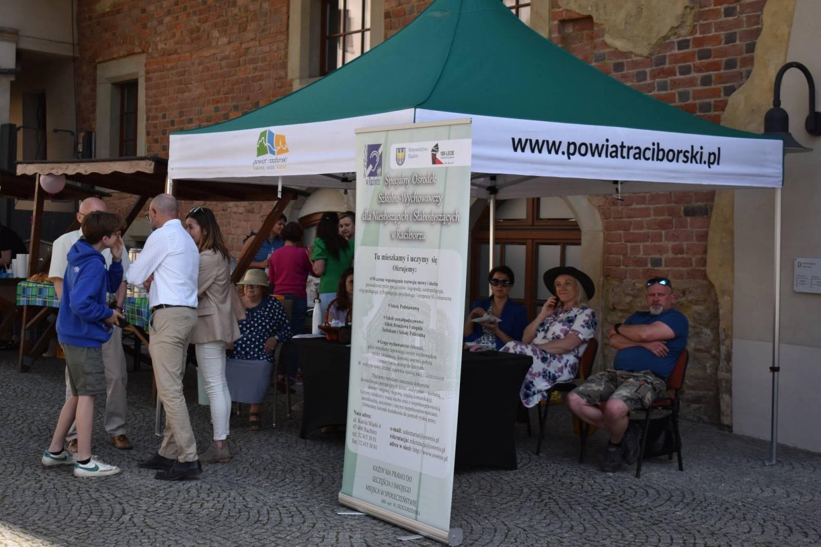 Zdjęcie w galerii na portalu naszraciborz.pl: Piknik integracyjny z okazji Dnia Dziecka na Zamku Piastowskim za nami wiadomości z regionu