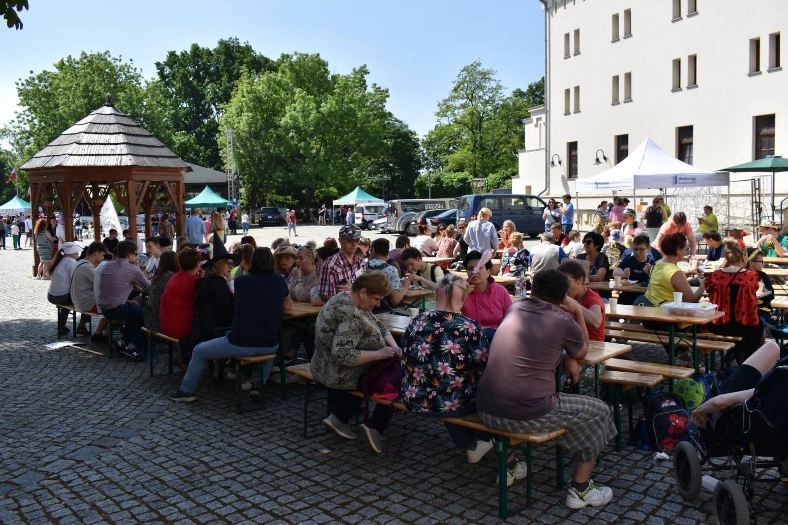 Zdjęcie w galerii na portalu naszraciborz.pl: Piknik integracyjny z okazji Dnia Dziecka na Zamku Piastowskim za nami wiadomości z regionu