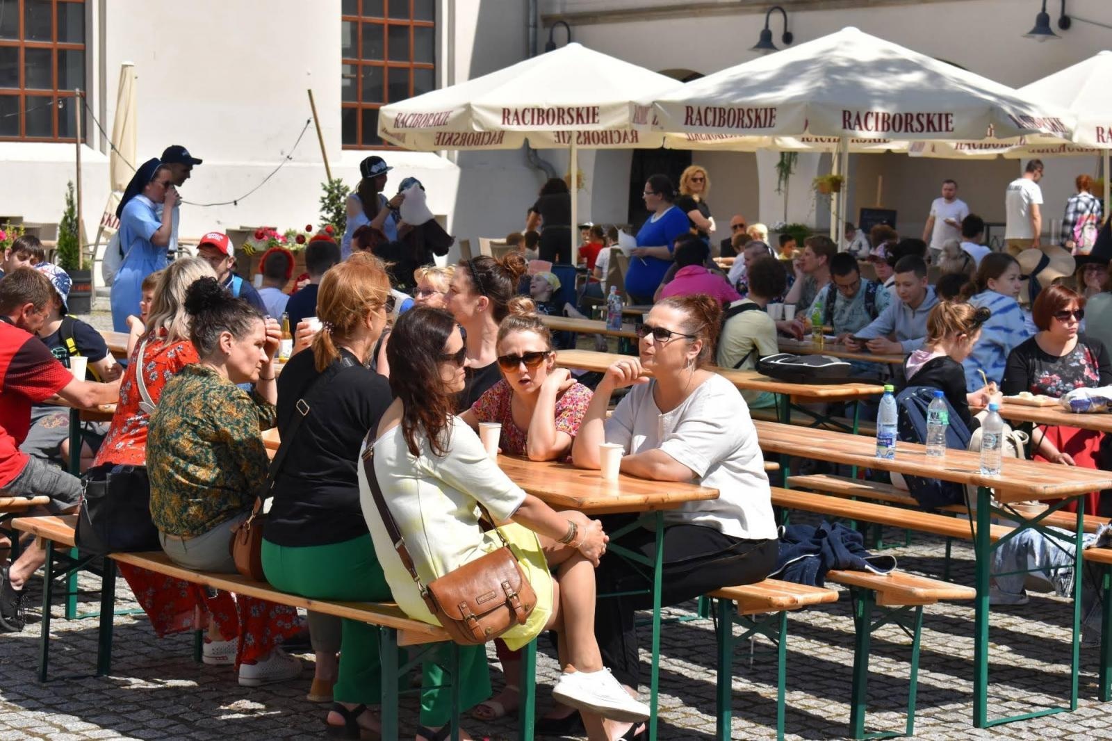 Zdjęcie w galerii na portalu naszraciborz.pl: Piknik integracyjny z okazji Dnia Dziecka na Zamku Piastowskim za nami wiadomości z regionu