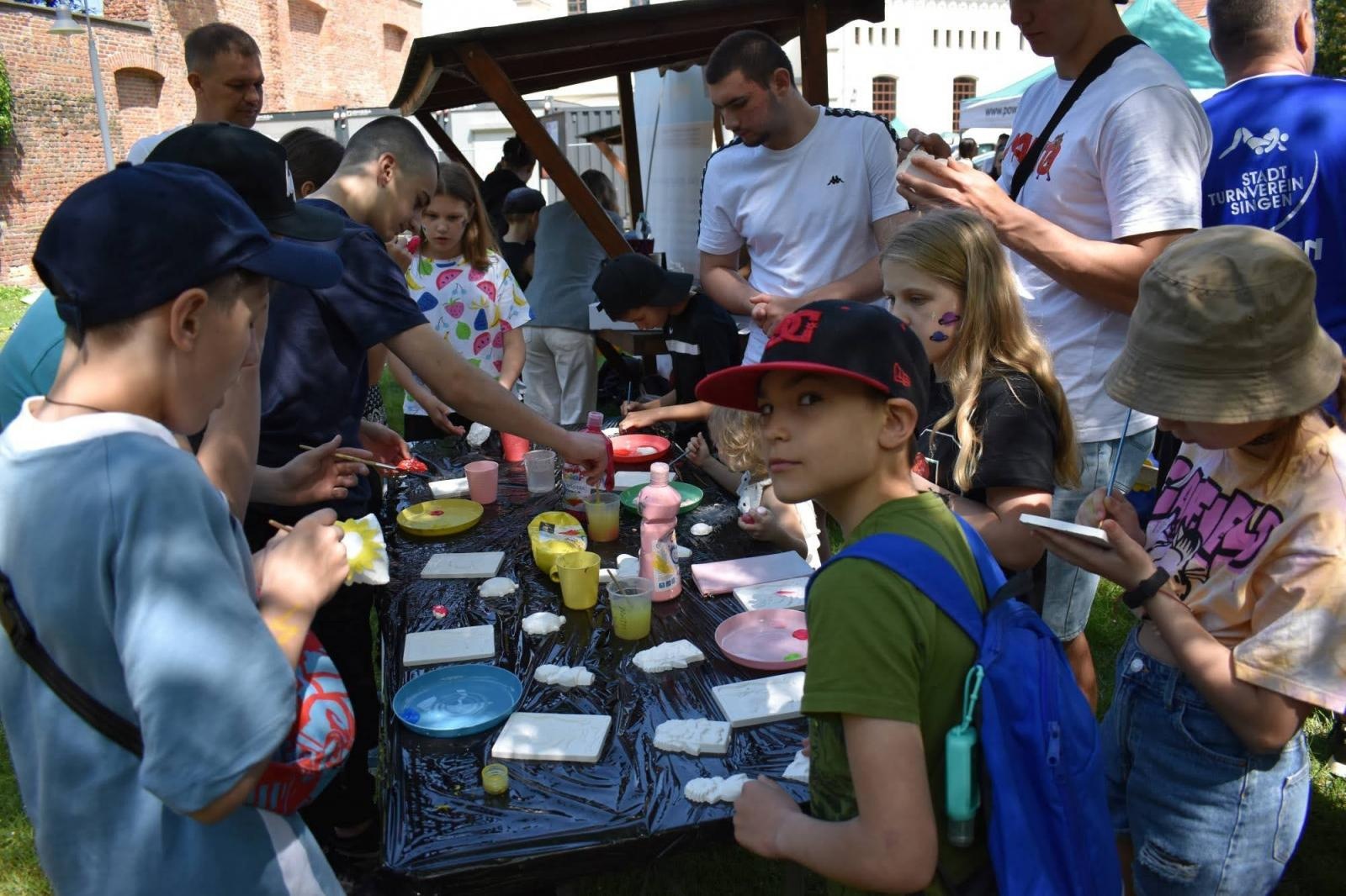 Zdjęcie w galerii na portalu naszraciborz.pl: Piknik integracyjny z okazji Dnia Dziecka na Zamku Piastowskim za nami wiadomości z regionu